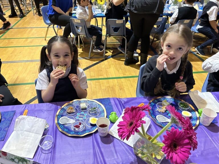 Passover Celebration Brings Students Together
